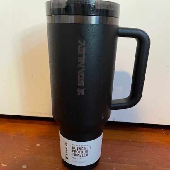 NEW Stanley Water Bottle 40 oz Flip Straw Quencher Tumbler Black *PLS READ - Picture 3 of 13